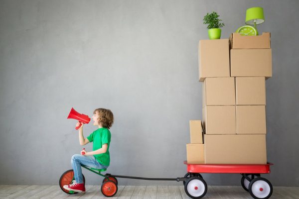 Cambio di residenza e trasferimento del genitore con cui il figlio vive – casi pratici